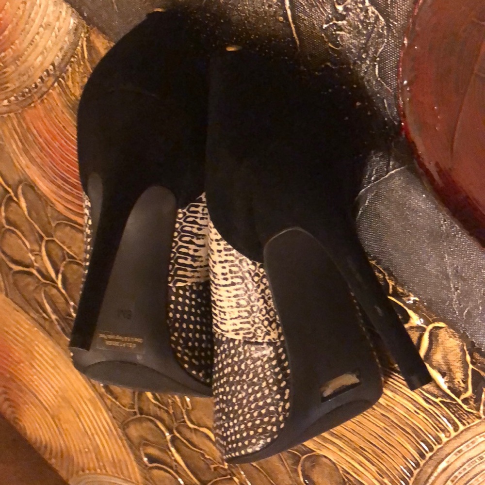 Shoes - Picture 4 of 5